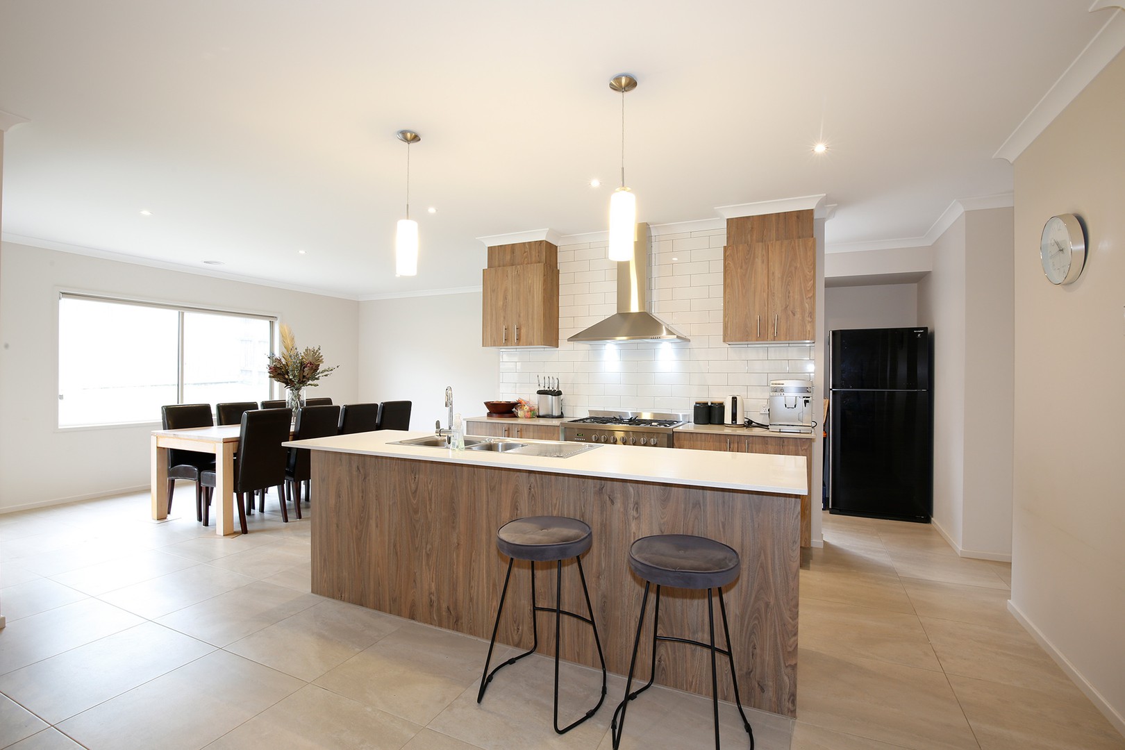 8 Nutmeg Close, Berwick, VIC 3806 - Thumbnail 1 - 31/03/2025