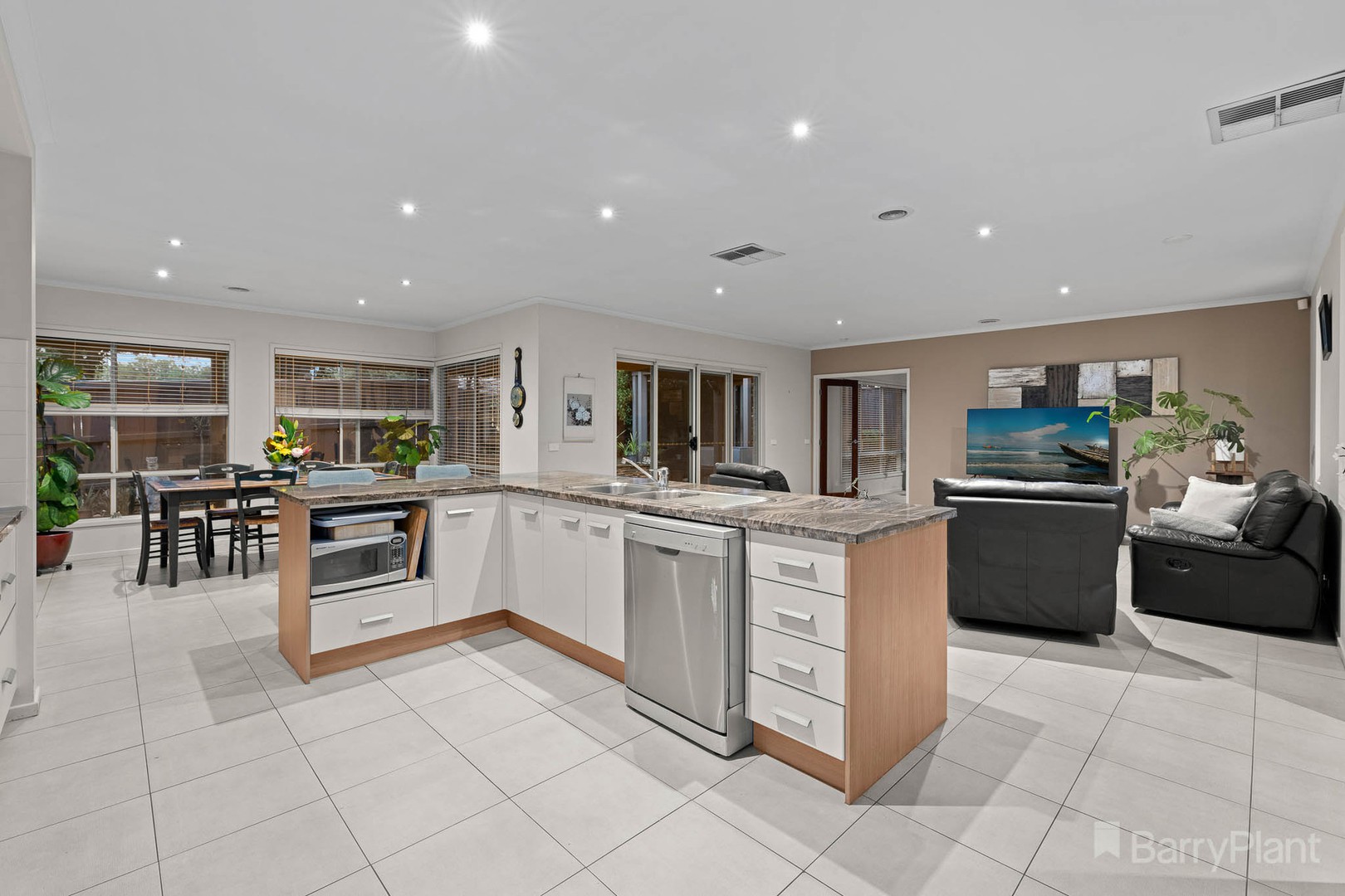 8 Oakmoss Place, Berwick, VIC 3806, Berwick - Thumbnail 8