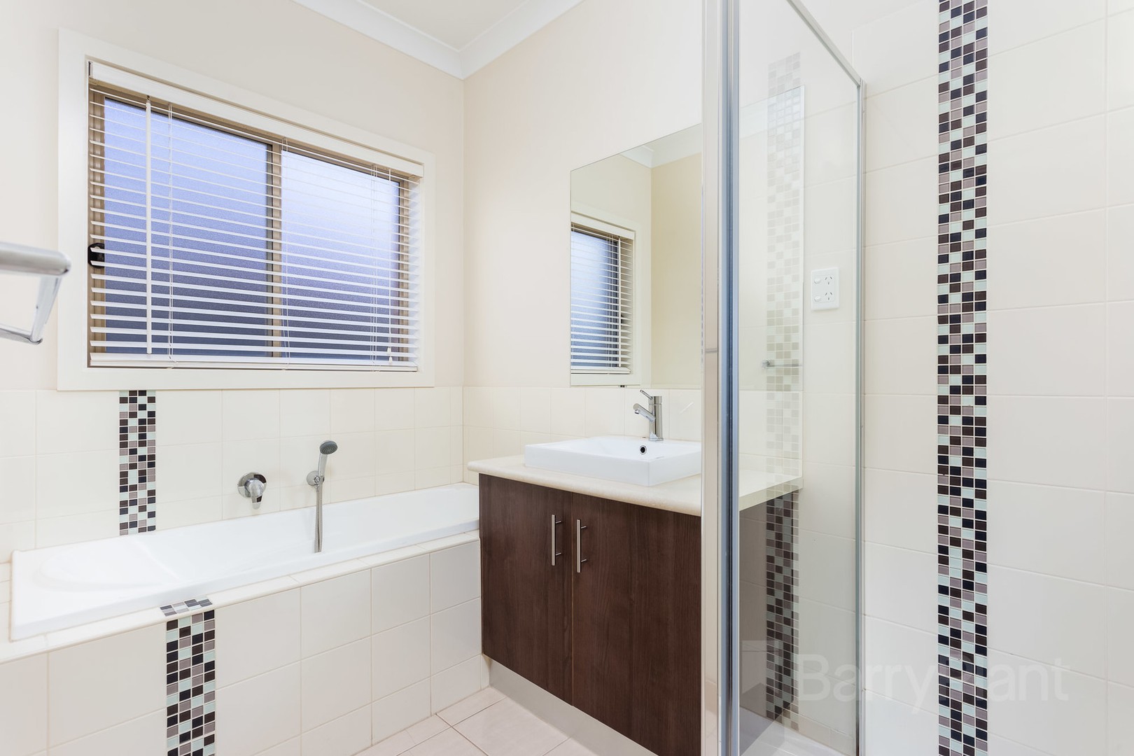 8 Palace Road, Point Cook, VIC 3030, Point Cook - Thumbnail 5