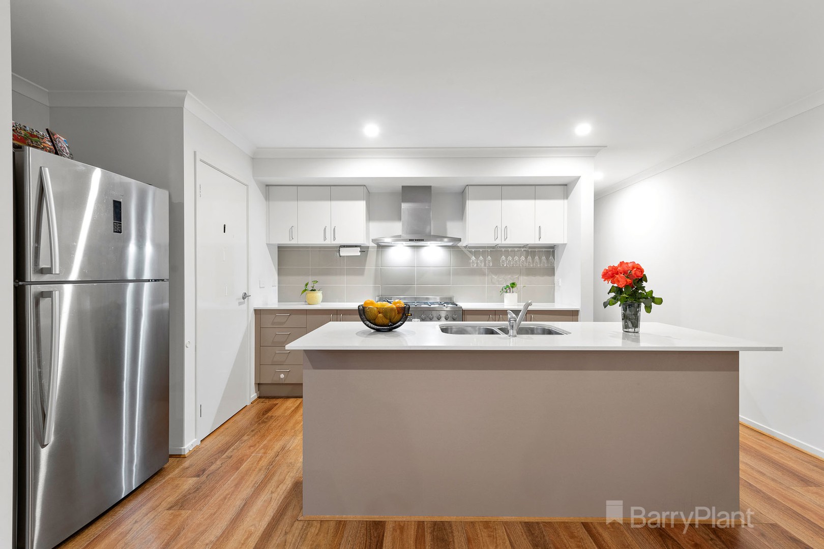 8 Palacio Terrace, Clyde North, VIC 3978, Clyde North - Thumbnail 2