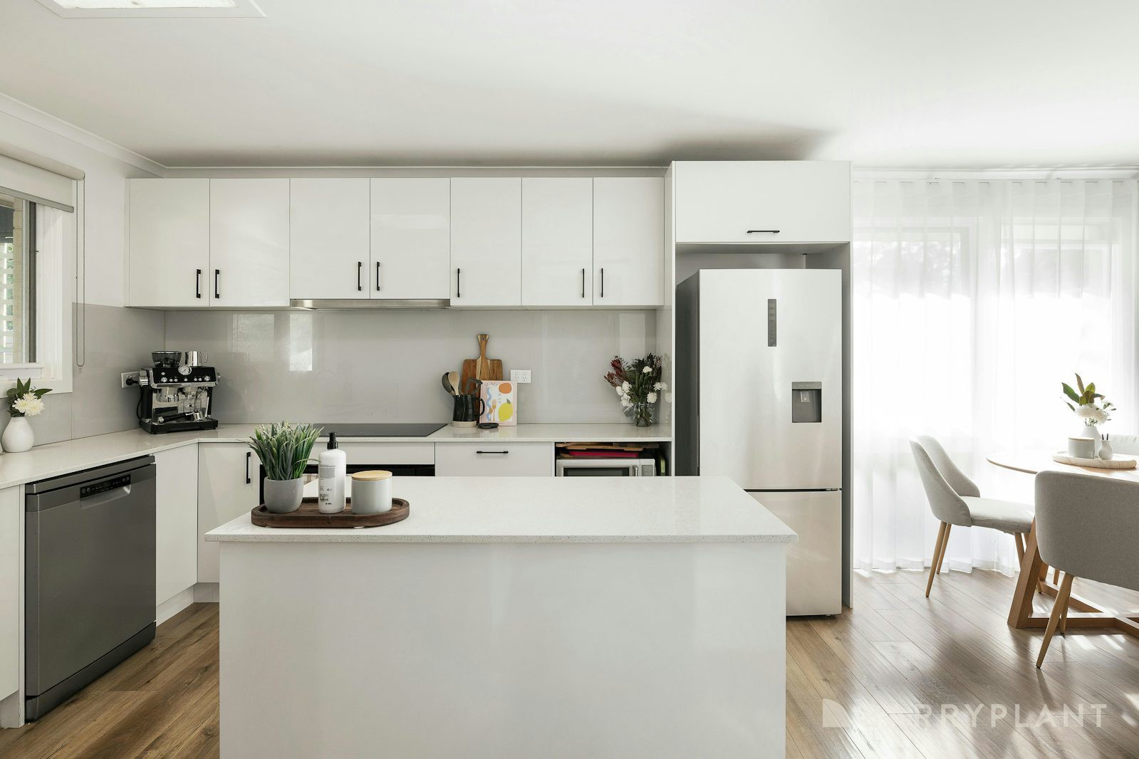 8 Patricia Avenue, Montrose, VIC 3765 - Thumbnail 2 - 26/06/2024