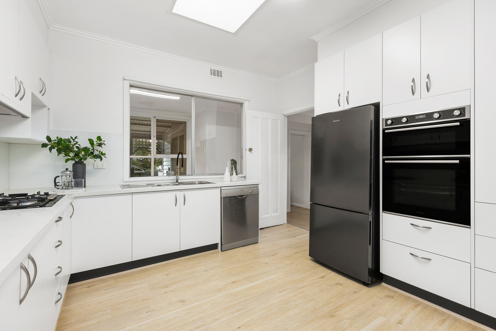 8 Peel Street, Mitcham, VIC 3132, Mitcham - Thumbnail 2