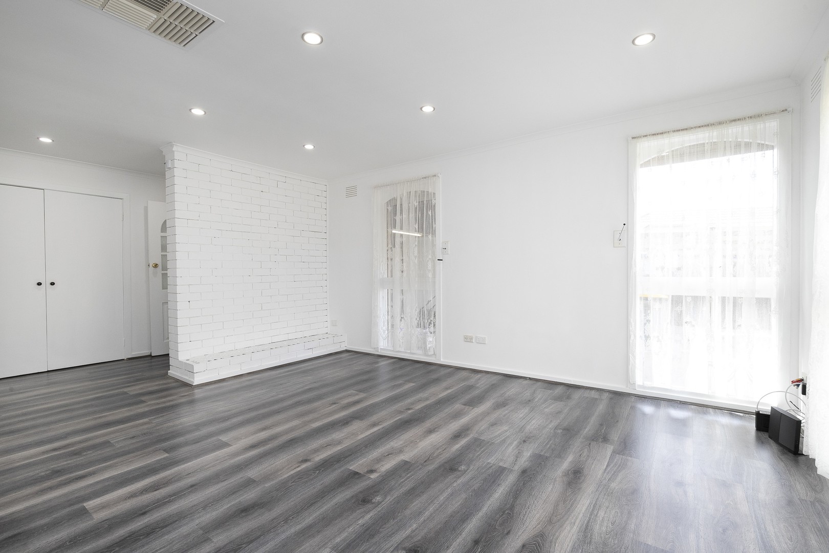 8 Phyllis Parade, Deer Park, VIC 3023, Deer Park - Thumbnail 2