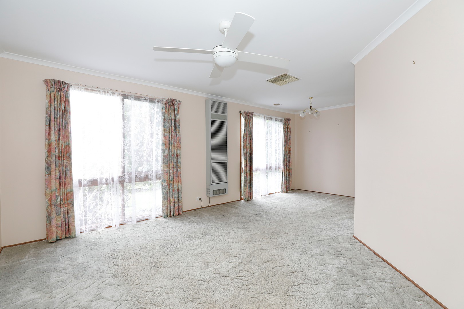 8 Pioneer Court, Berwick, VIC 3806 - Thumbnail 2 - 27/10/2021