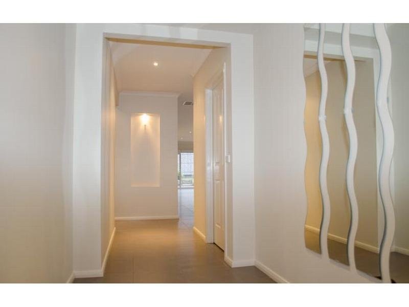 8 Platt Close, Pakenham, VIC 3810, Pakenham - Thumbnail 3