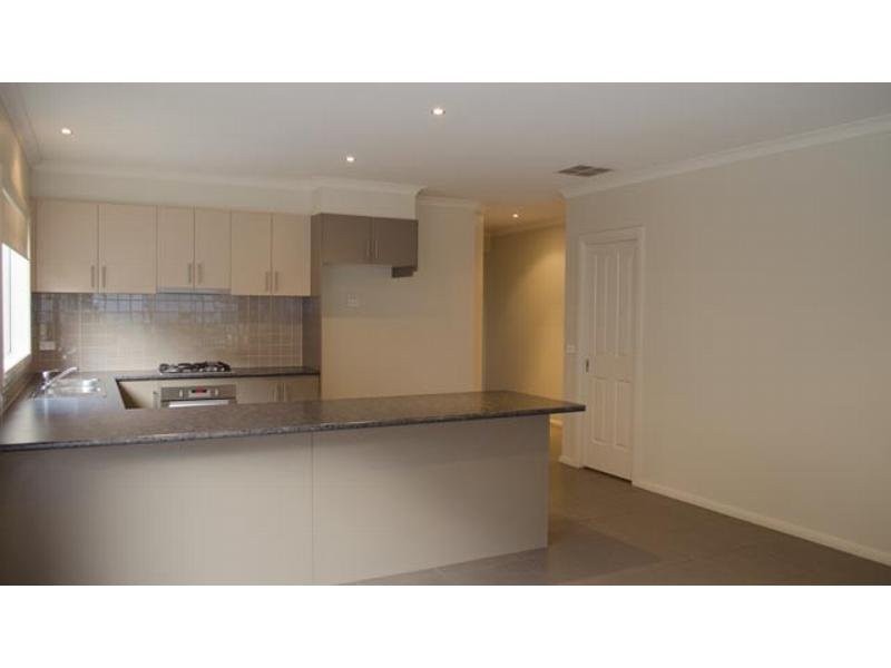 8 Platt Close, Pakenham, VIC 3810, Pakenham - Thumbnail 5