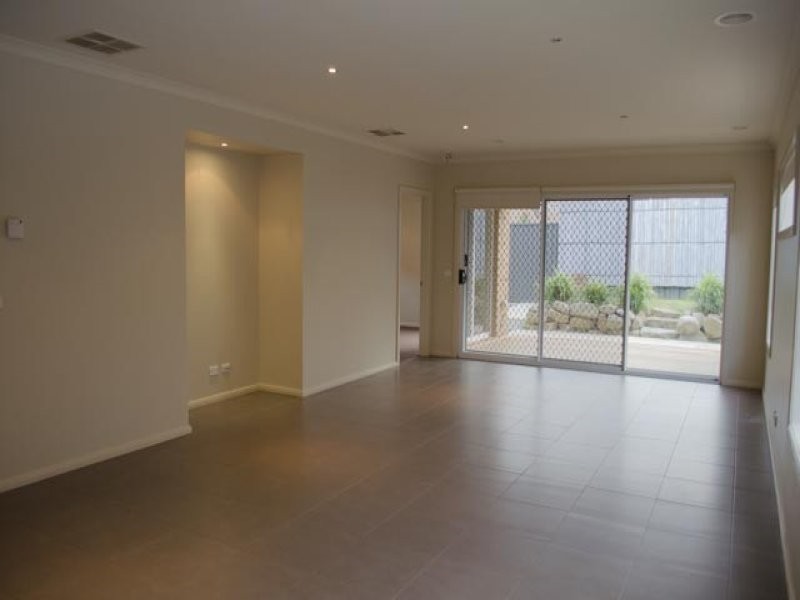 8 Platt Close, Pakenham, VIC 3810, Pakenham - Thumbnail 6