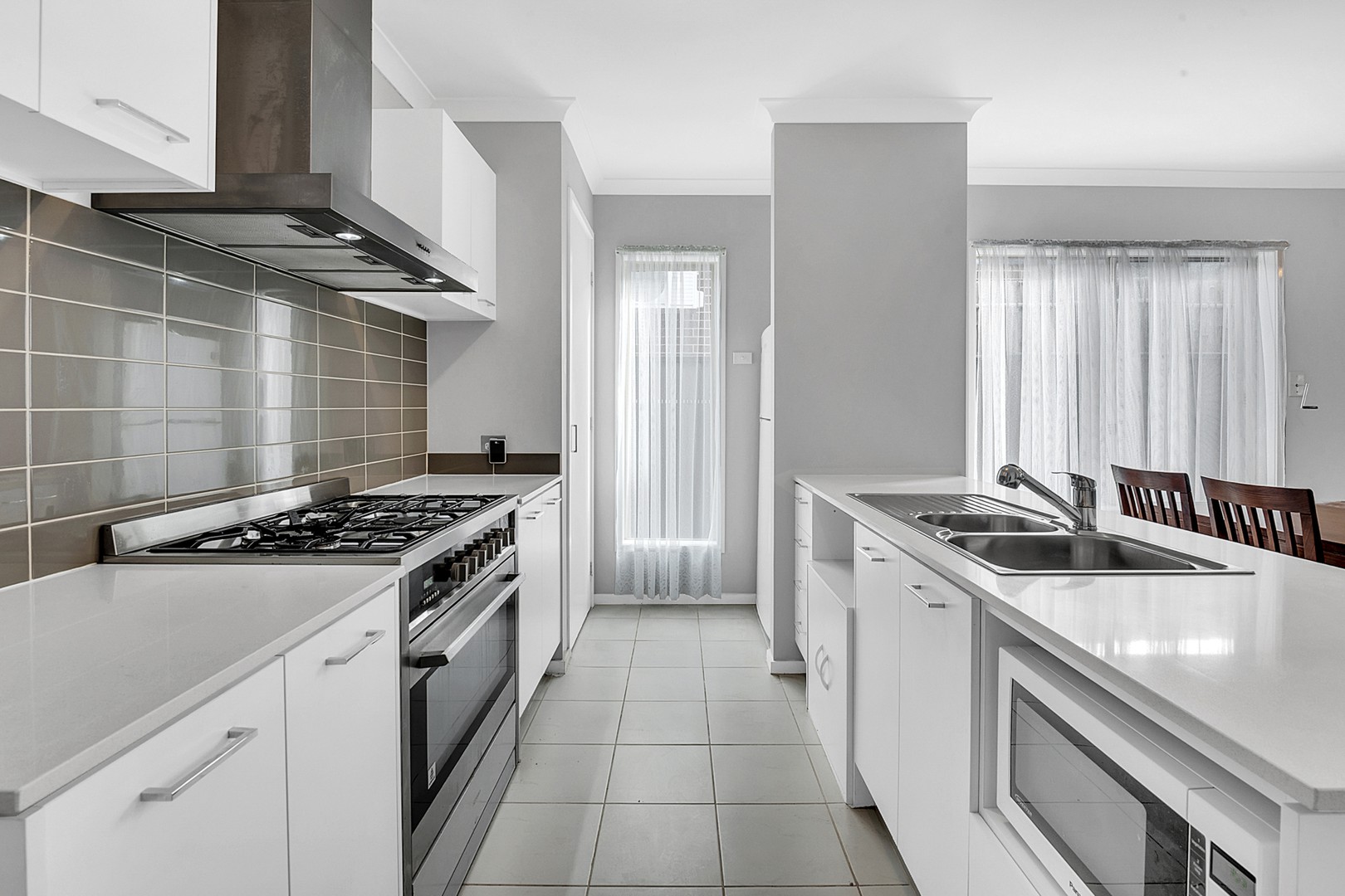 8 Rainham Avenue, Craigieburn, VIC 3064 - Thumbnail 2 - 08/06/2022