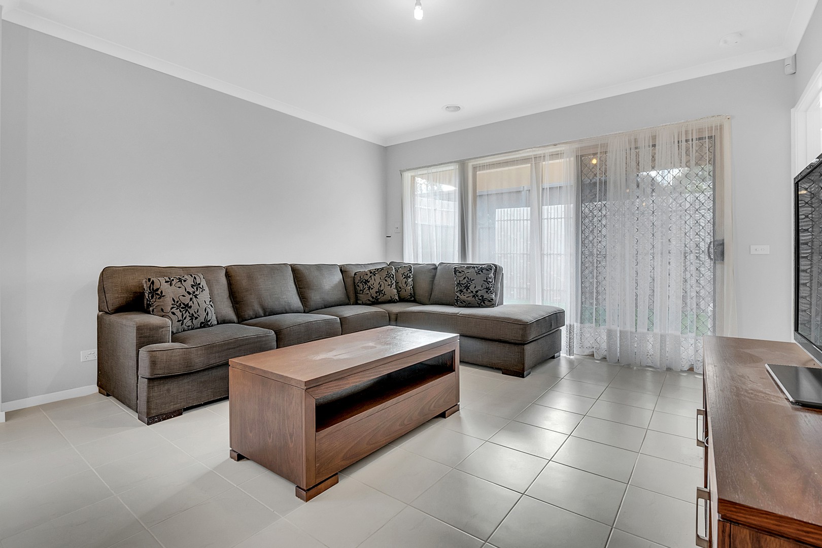8 Rainham Avenue, Craigieburn, VIC 3064, Craigieburn - Thumbnail 5