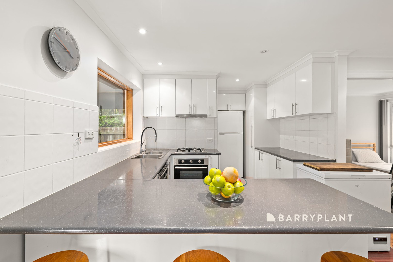 8 Redman Close, Narre Warren, VIC 3805 - Thumbnail 2 - 05/11/2025