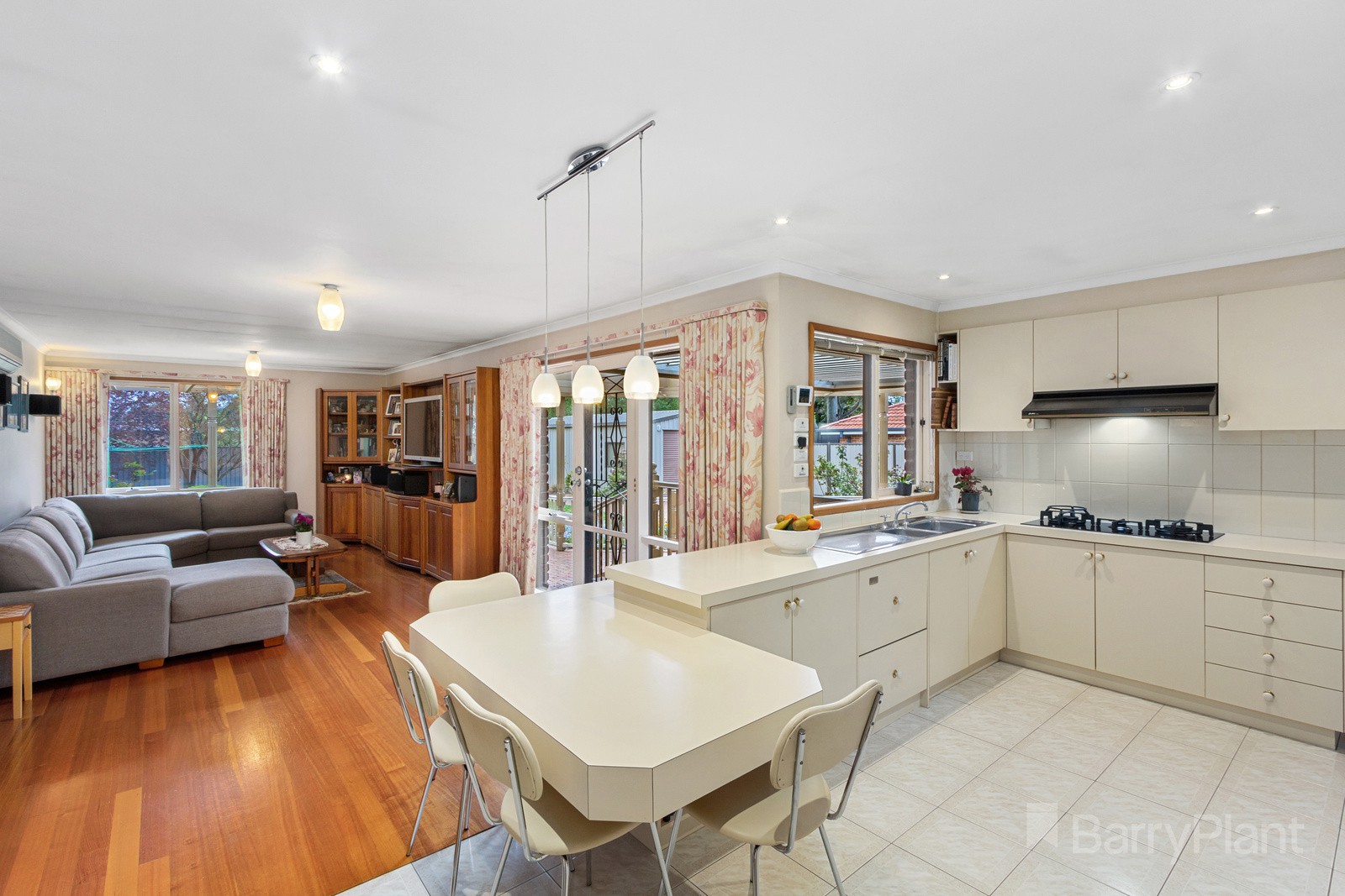 8 Rendcomb Street, Kilsyth South, VIC 3137, Kilsyth South - Thumbnail 2