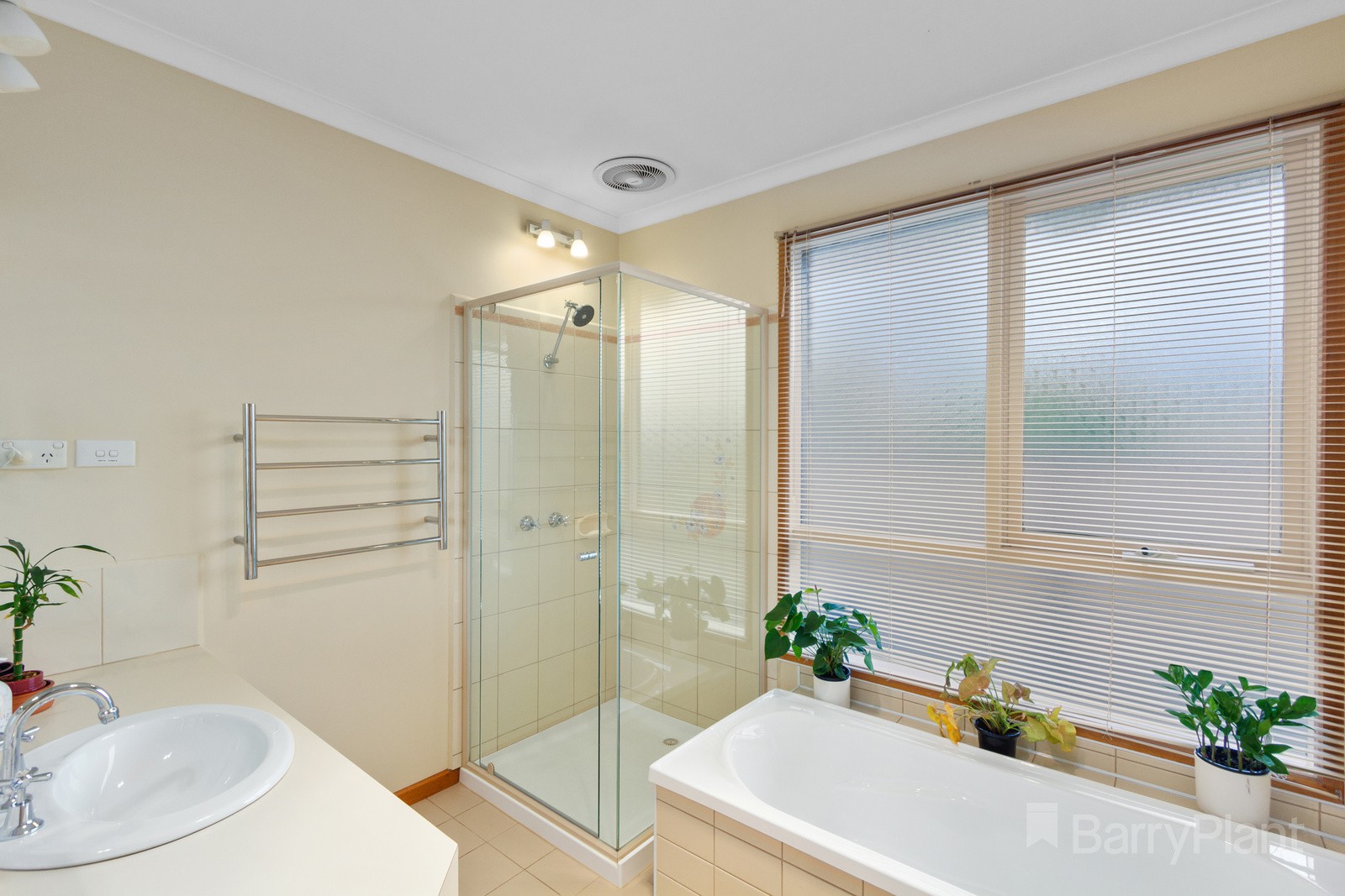8 Rendcomb Street, Kilsyth South, VIC 3137, Kilsyth South - Thumbnail 5