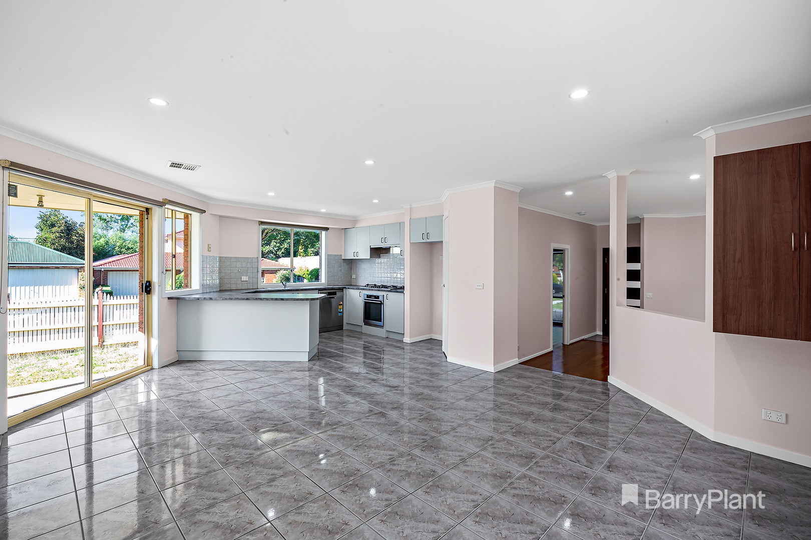 8 Renmark Court, Berwick, VIC 3806 - Thumbnail 1 - 16/01/2026