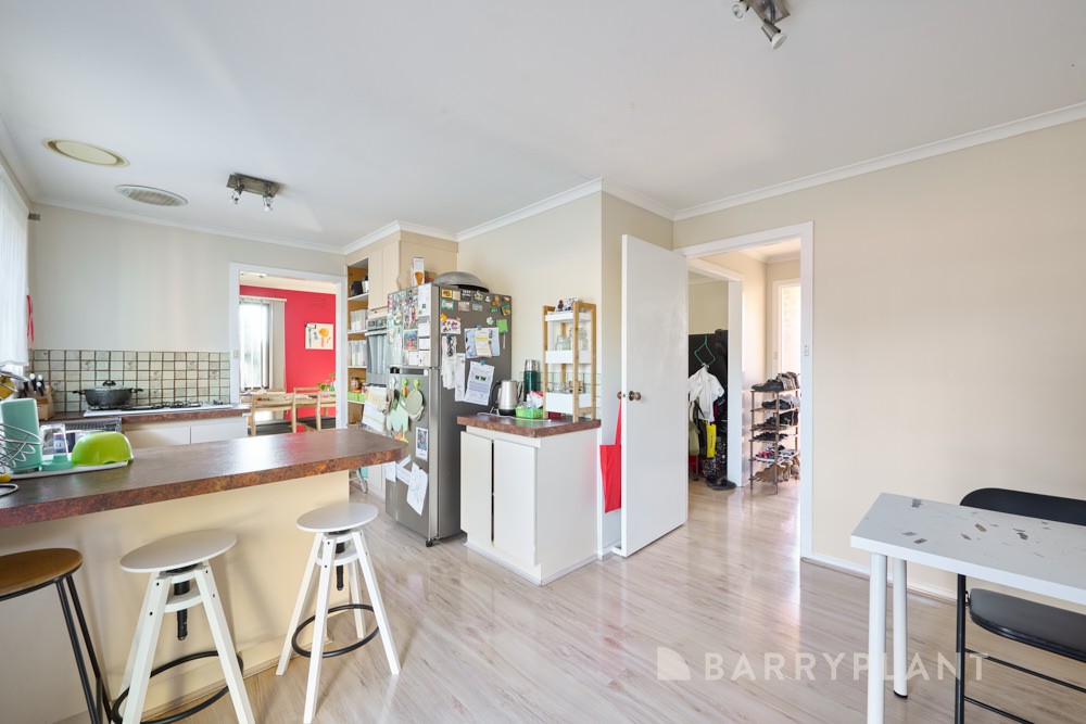 8 Robinson Cr, Hampton Park, VIC 3976, Hampton Park - Thumbnail 2