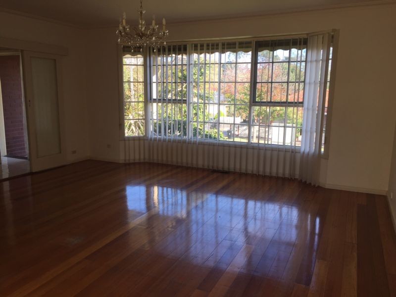8 Romsey Rise, Doncaster East, VIC 3109 - Thumbnail 2 - 20/09/2021