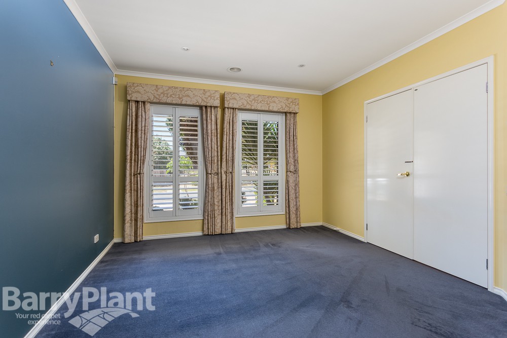 8 Ronaldsay Place, Point Cook, VIC 3030 - Thumbnail 2 - 22/04/2025