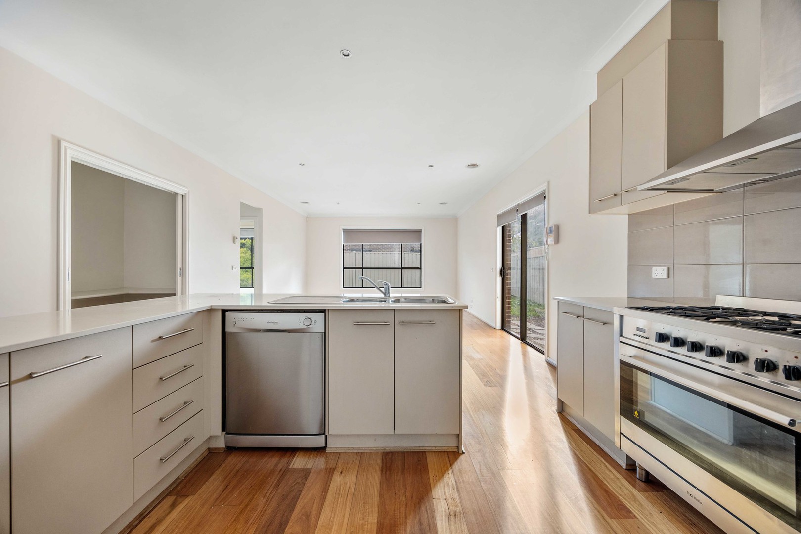 8 Rosella Crescent, Caroline Springs, VIC 3023, Caroline Springs - Thumbnail 4