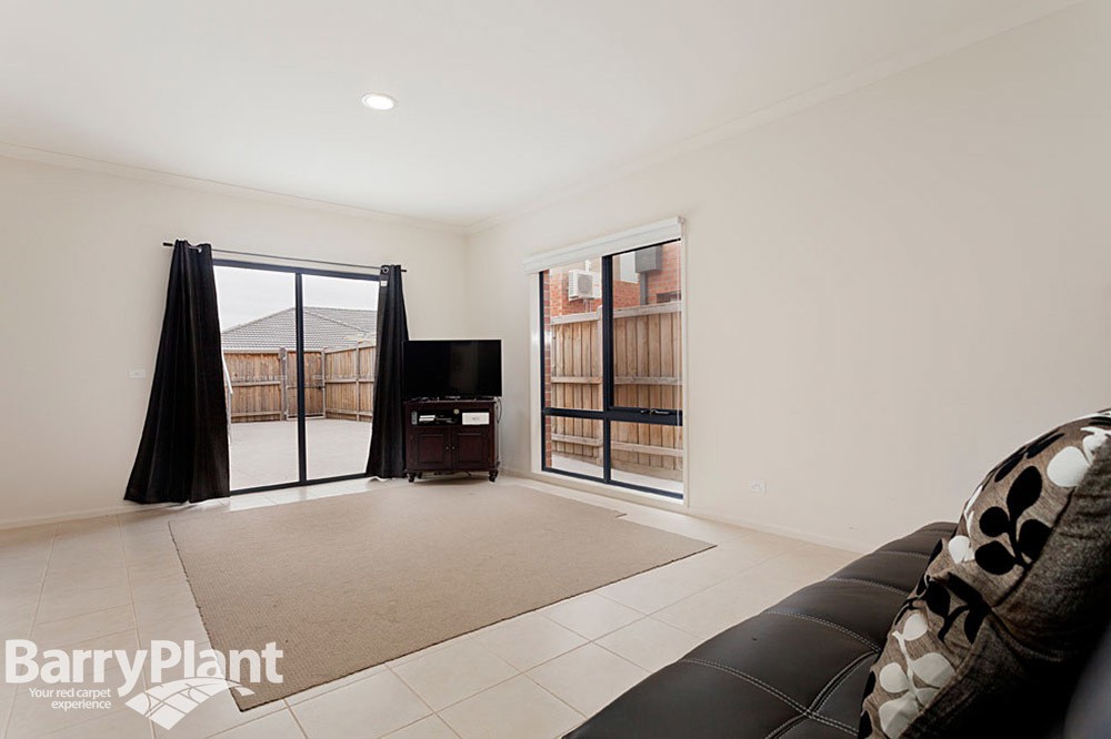 8 Royal Circuit, Point Cook, VIC 3030, Point Cook - Thumbnail 6