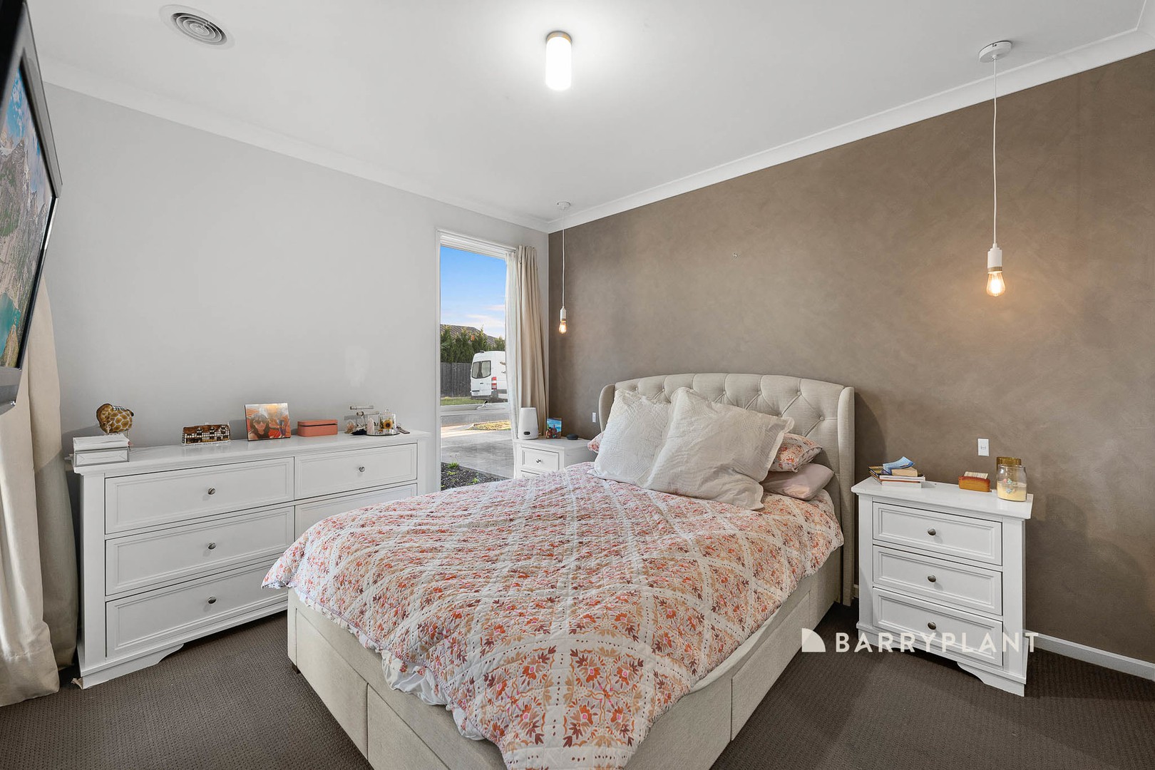 8 Saloon Circuit, Clyde North, VIC 3978, Clyde North - Thumbnail 5