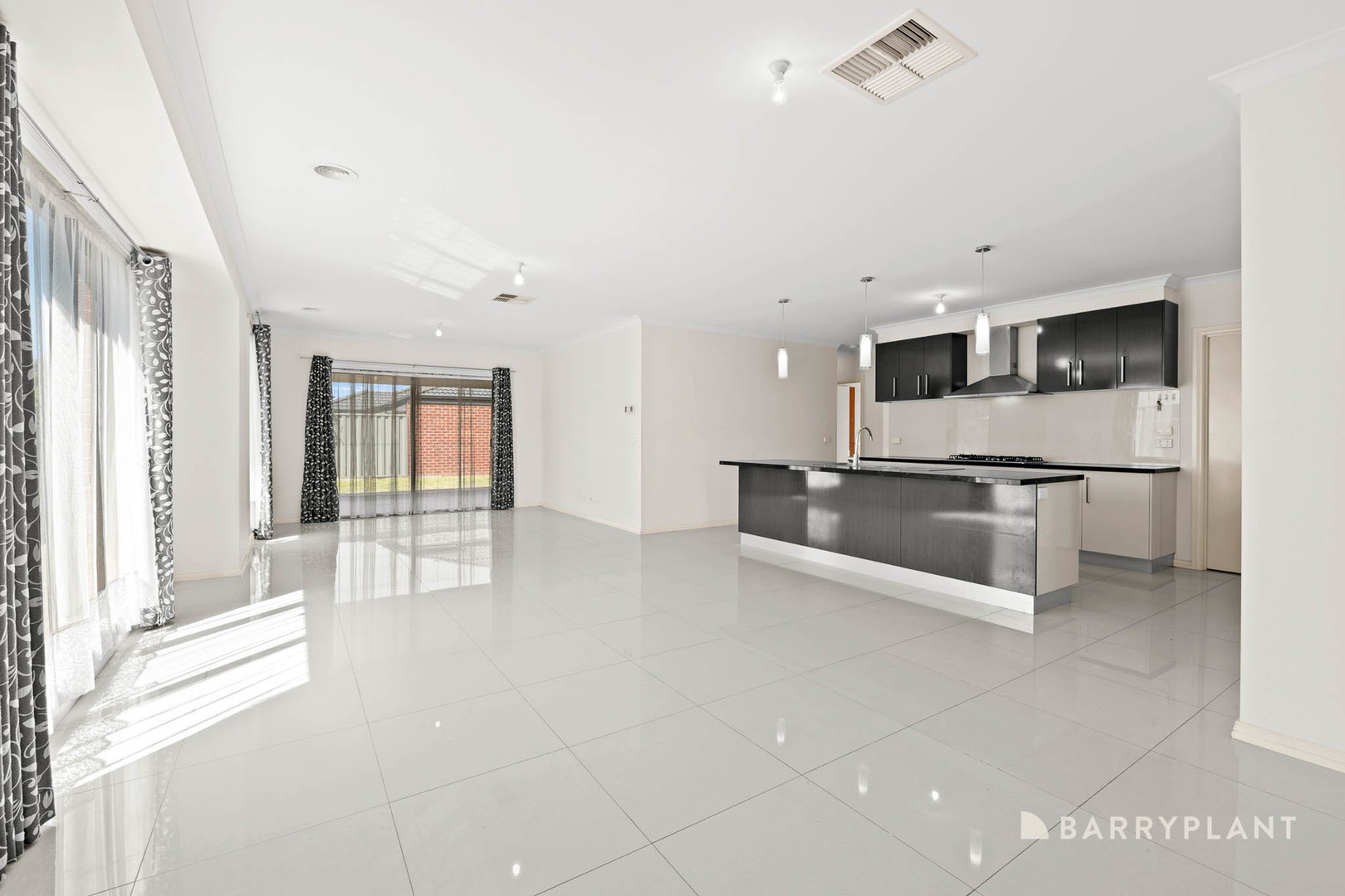 8 Samson Grove, Cranbourne East, VIC 3977 - Thumbnail 2 - 18/01/2024