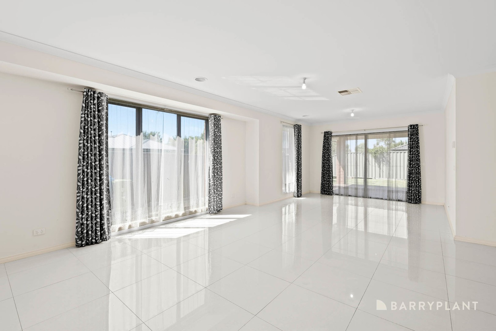 8 Samson Grove, Cranbourne East, VIC 3977, Cranbourne East - Thumbnail 4