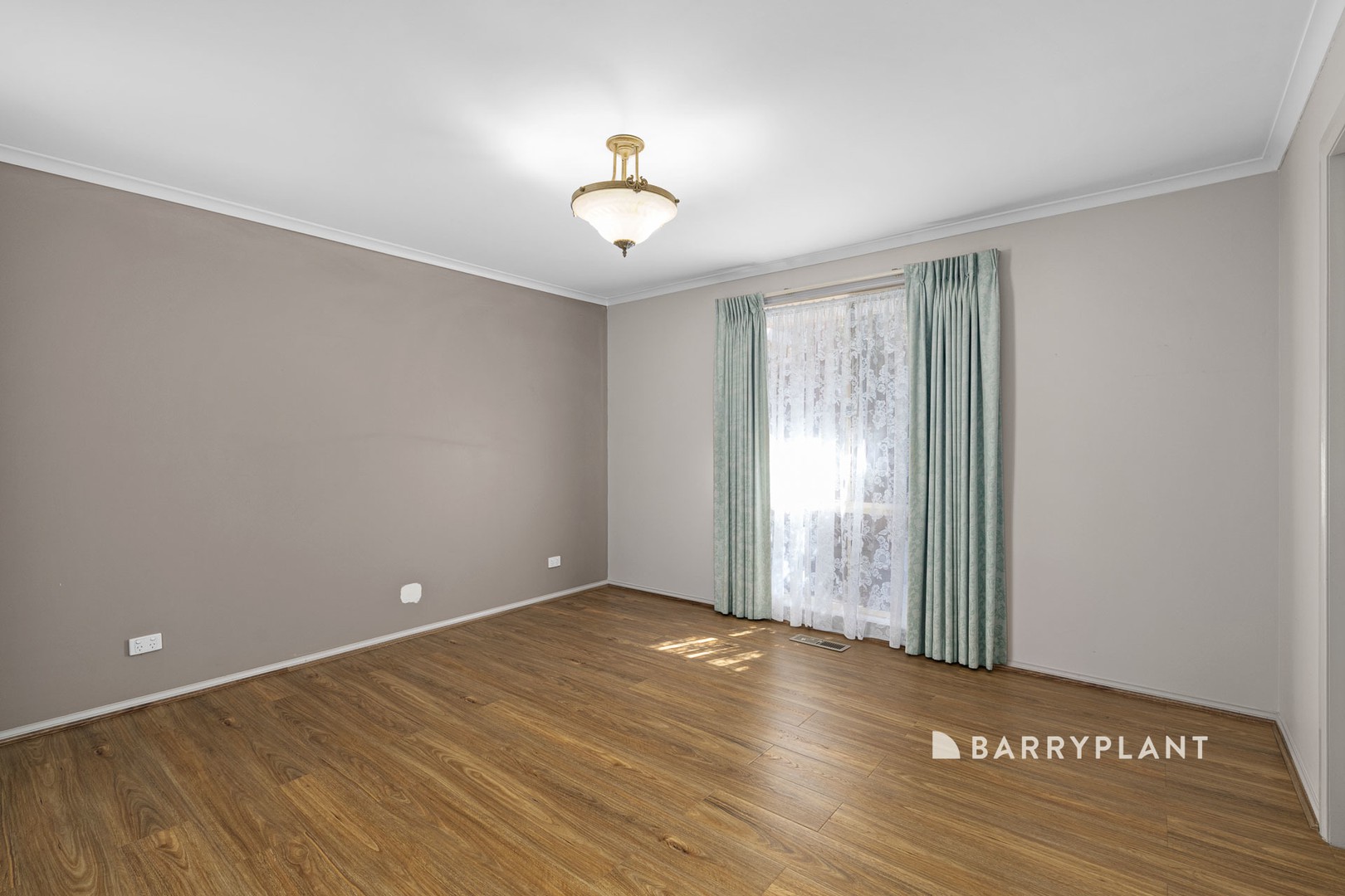 8 Sandalwood Drive, Narre Warren, VIC 3805, Narre Warren - Thumbnail 3