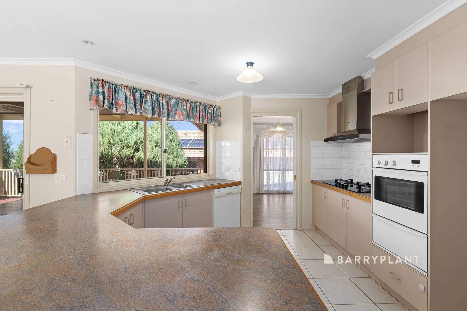 8 Sandalwood Drive, Narre Warren, VIC 3805, Narre Warren - Thumbnail 5