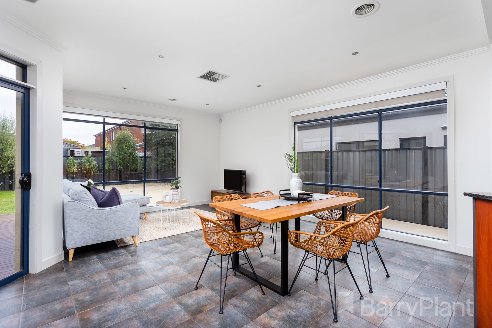 8 Santander Crescent, Point Cook, VIC 3030, Point Cook - Thumbnail 2