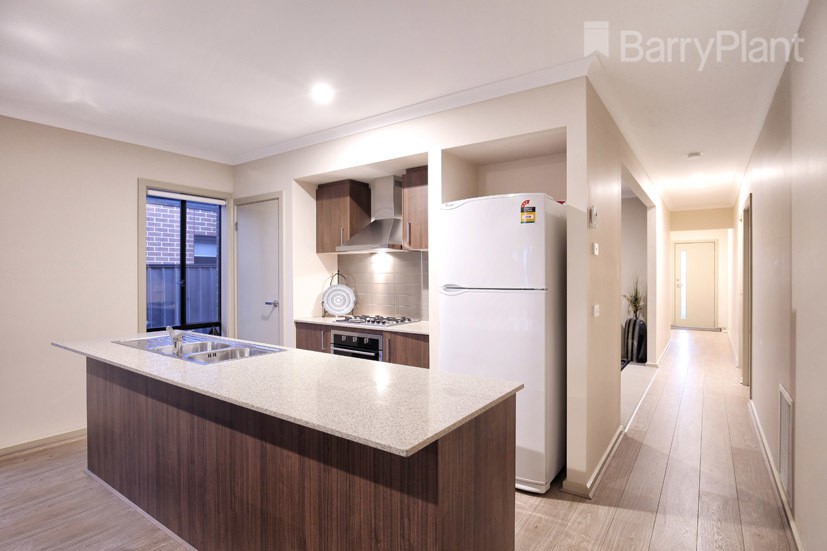 8 Scoria Circuit, Craigieburn, VIC 3064, Craigieburn - Thumbnail 2