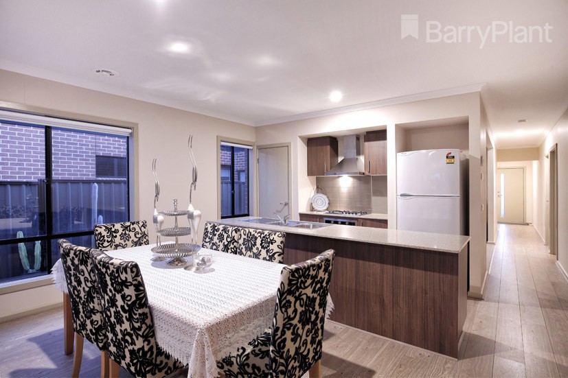 8 Scoria Circuit, Craigieburn, VIC 3064, Craigieburn - Thumbnail 3