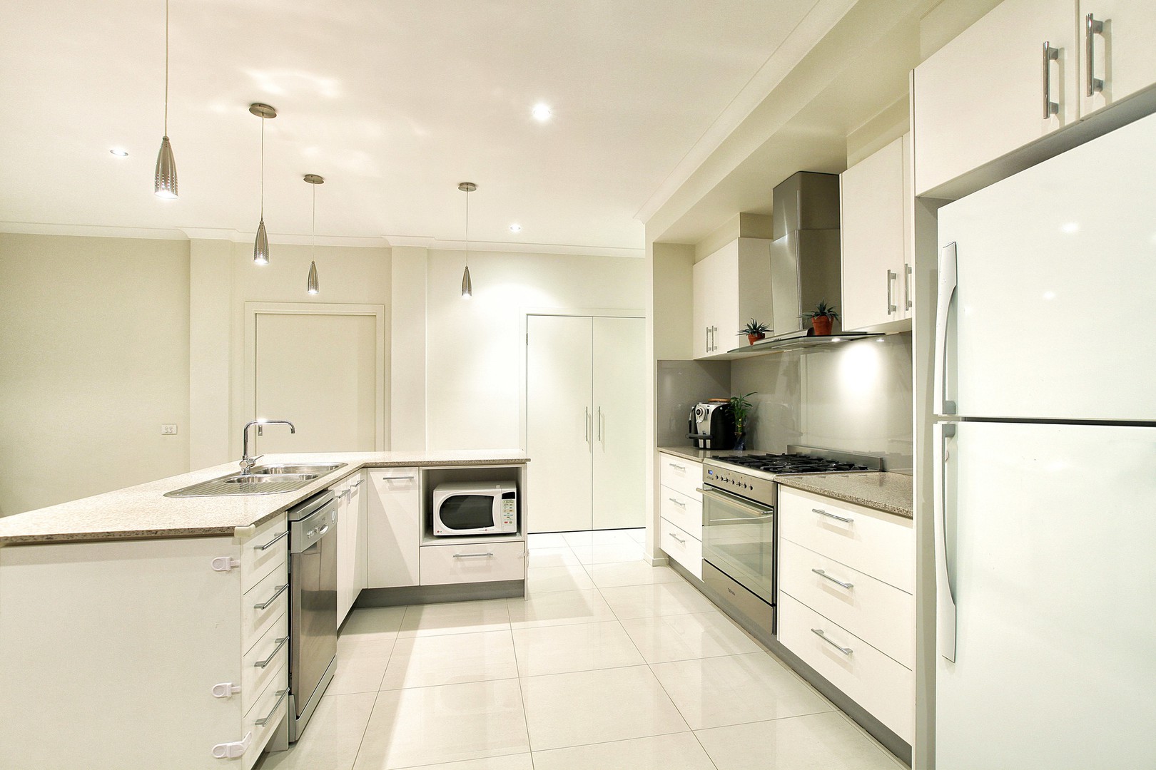 8 Scottsdale Court, Craigieburn, VIC 3064, Craigieburn - Thumbnail 4