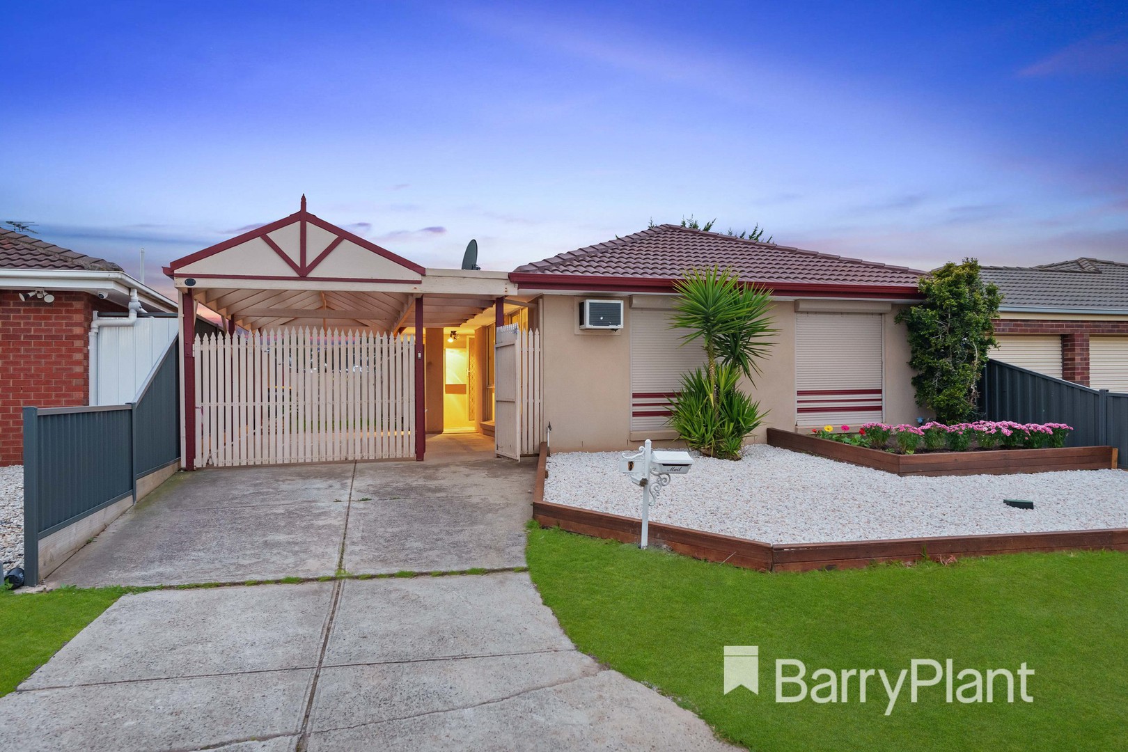 8 Shale Court, Delahey, VIC 3037, Delahey - Thumbnail 2