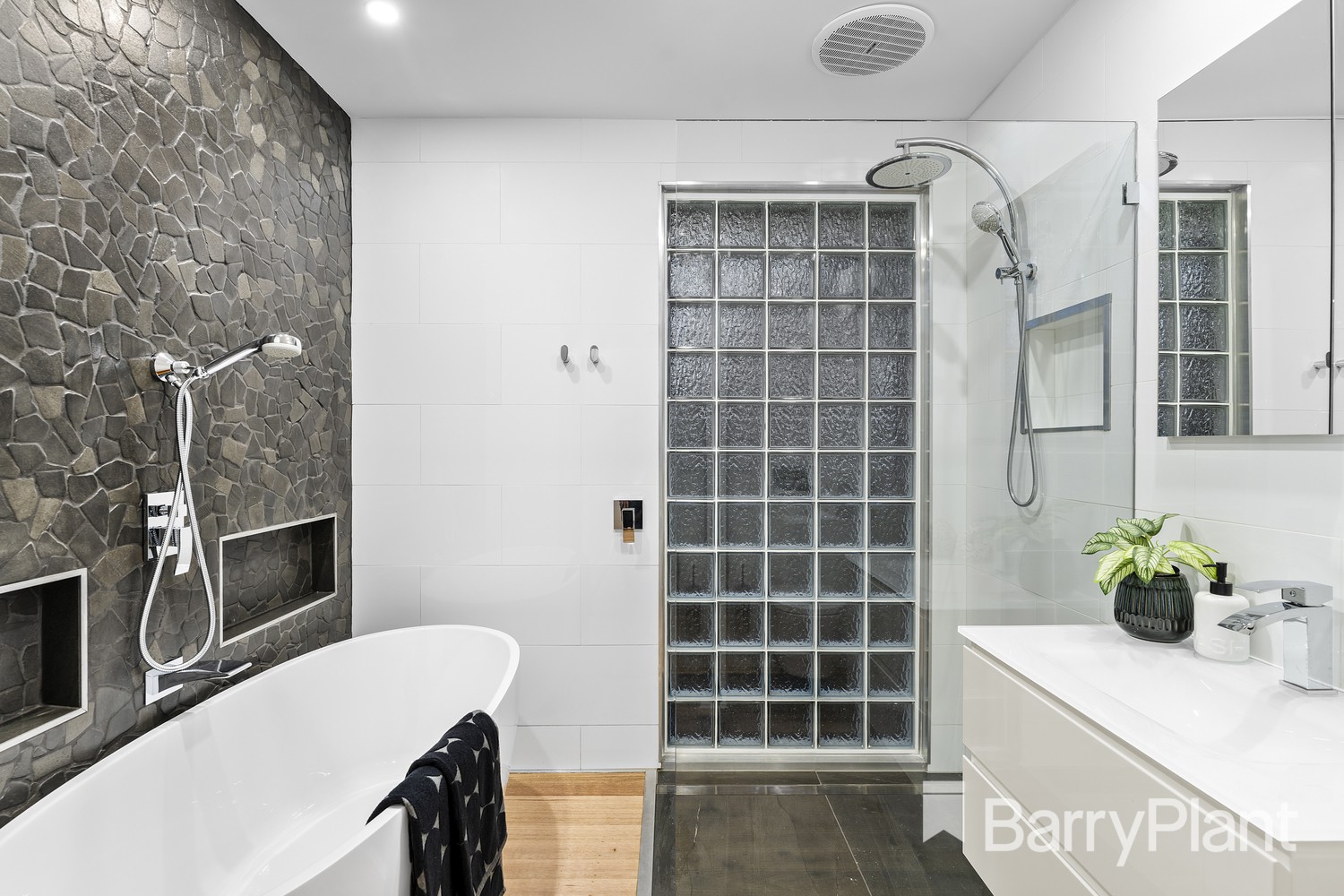 8 Shelley Avenue, Bundoora, VIC 3083, Bundoora - Thumbnail 8