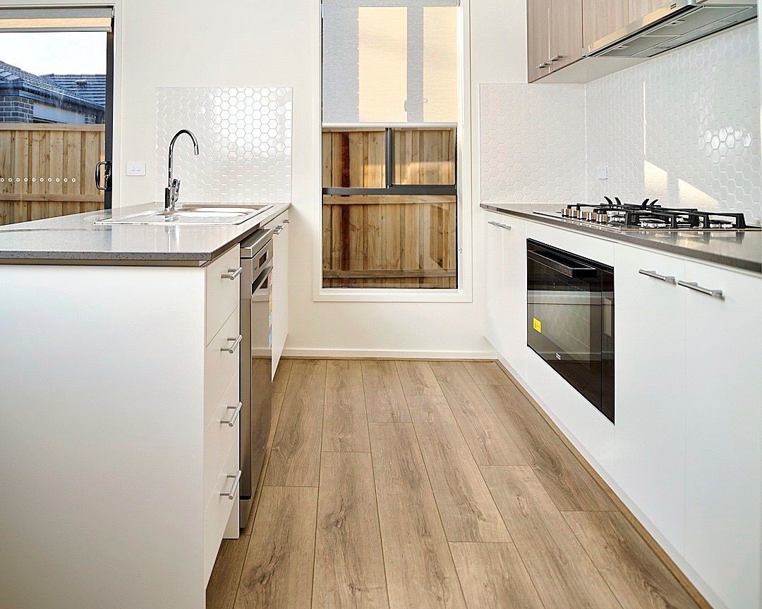 8 Shiraz Avenue, Fraser Rise, VIC 3336 - Thumbnail 2 - 28/05/2025