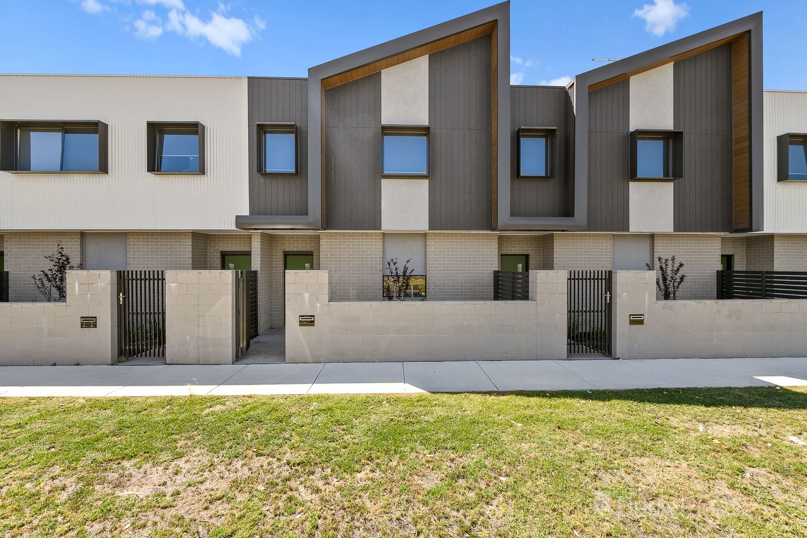8 Slattery Place, Pakenham, VIC 3810, Pakenham - Thumbnail 3