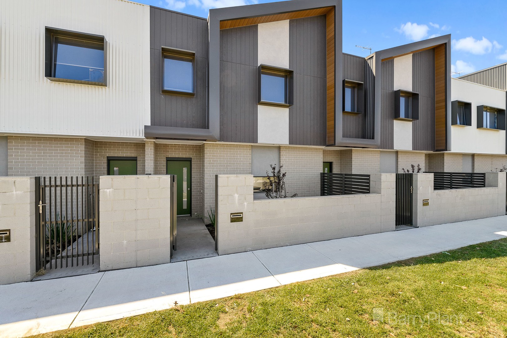 8 Slattery Place, Pakenham, VIC 3810, Pakenham - Thumbnail 2