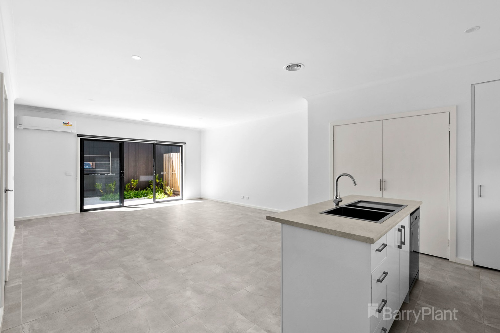 8 Slattery Place, Pakenham, VIC 3810, Pakenham - Thumbnail 5