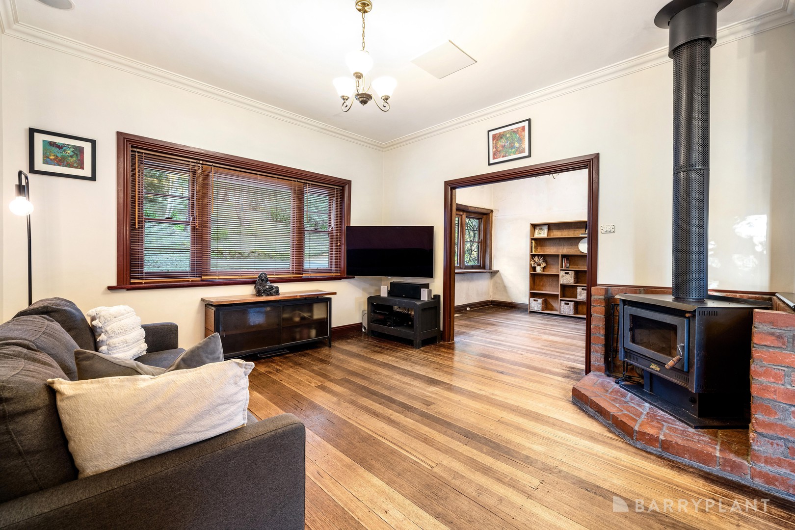 8 Sloans Road, Warrandyte, VIC 3113 - Thumbnail 2 - 08/10/2026