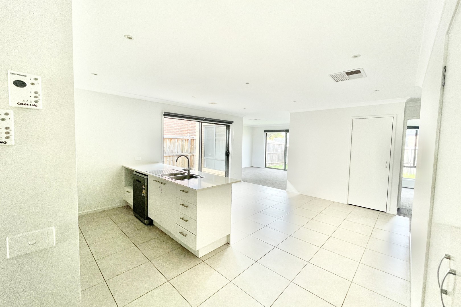 8 Sorrel Circuit, Sunbury, VIC 3429, Sunbury - Thumbnail 5