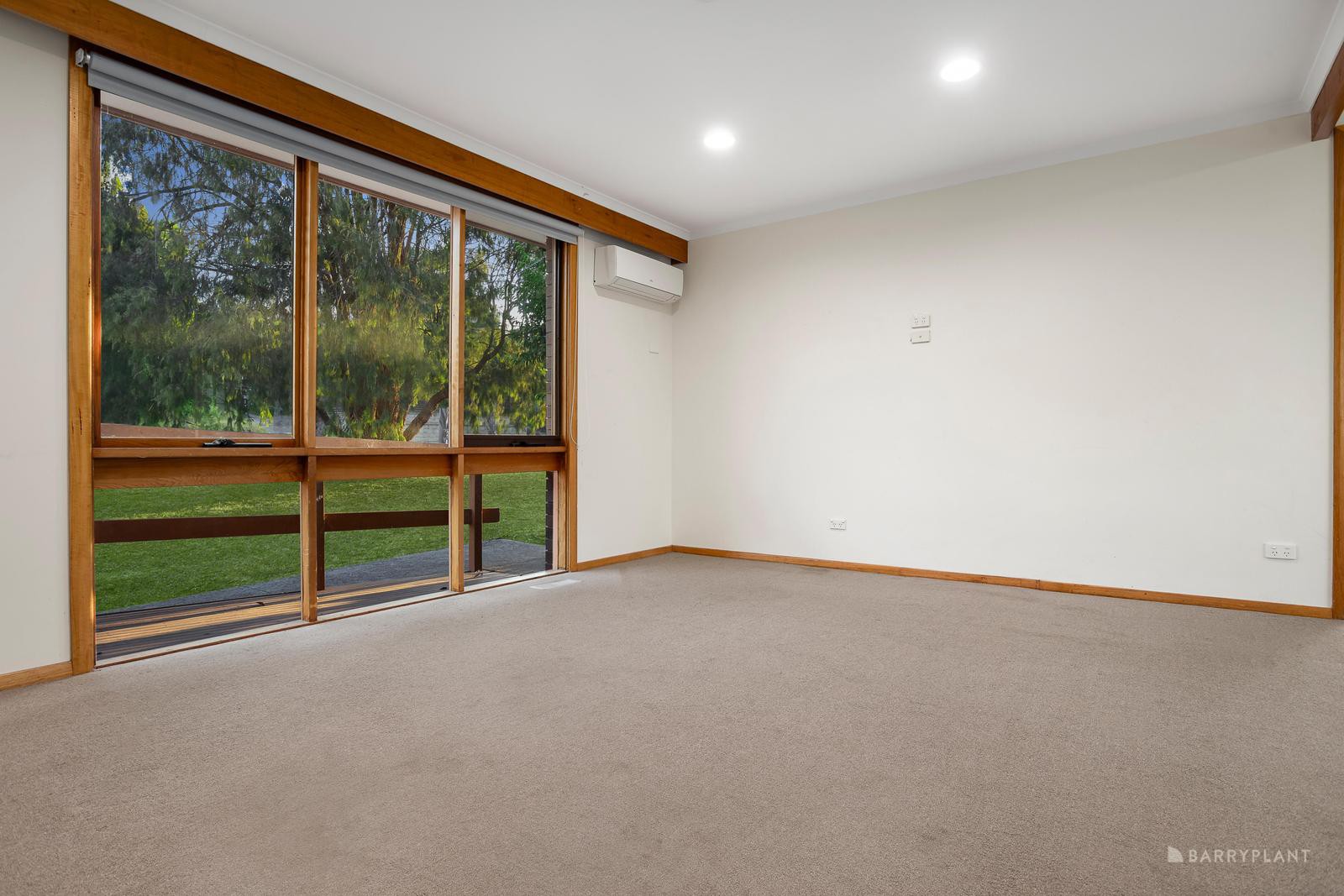 8 Springsong Pass, Chirnside Park, VIC 3116 - Thumbnail 2 - 11/03/2025