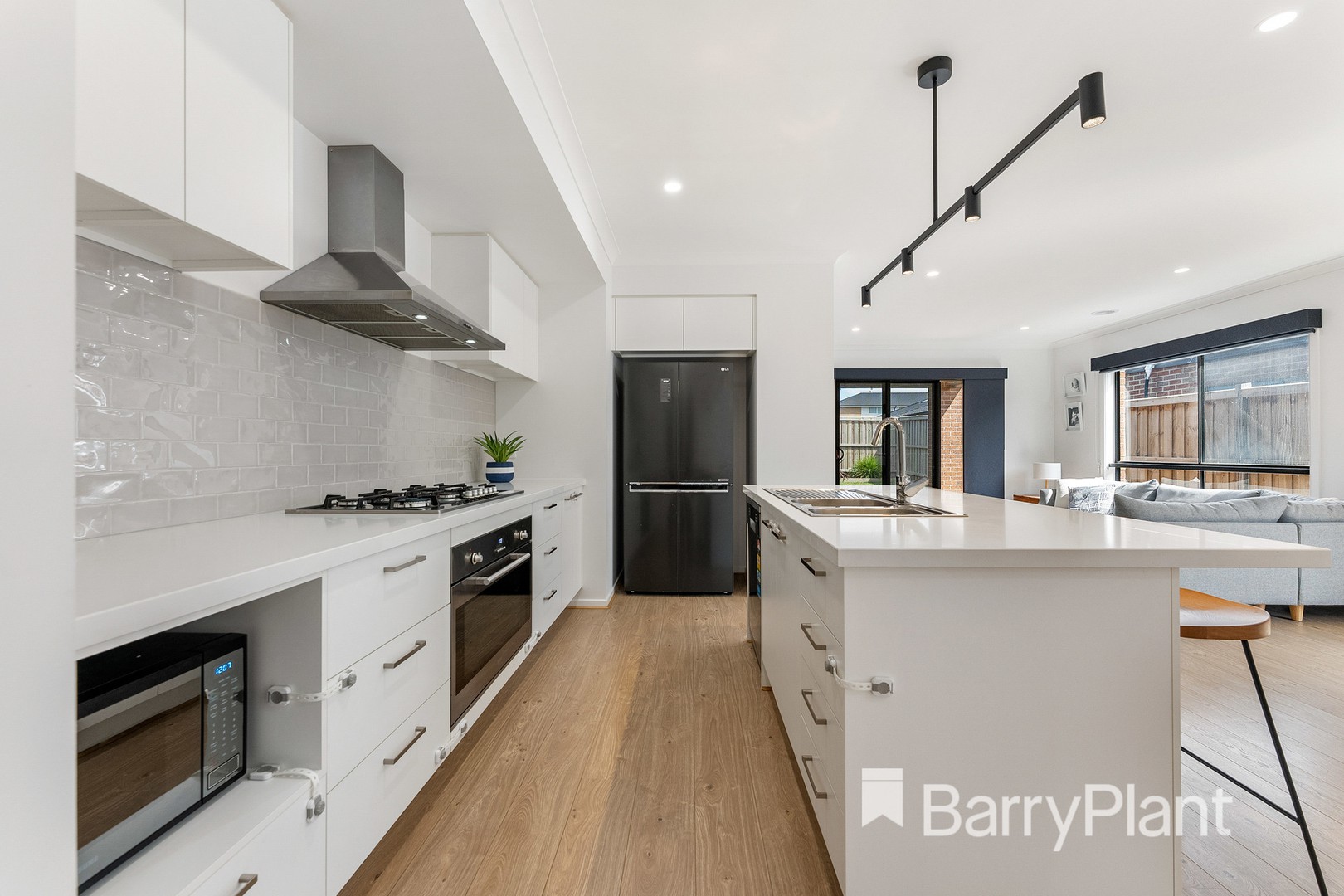 8 Stanmore Crescent, Wyndham Vale, VIC 3024, Wyndham Vale - Thumbnail 3