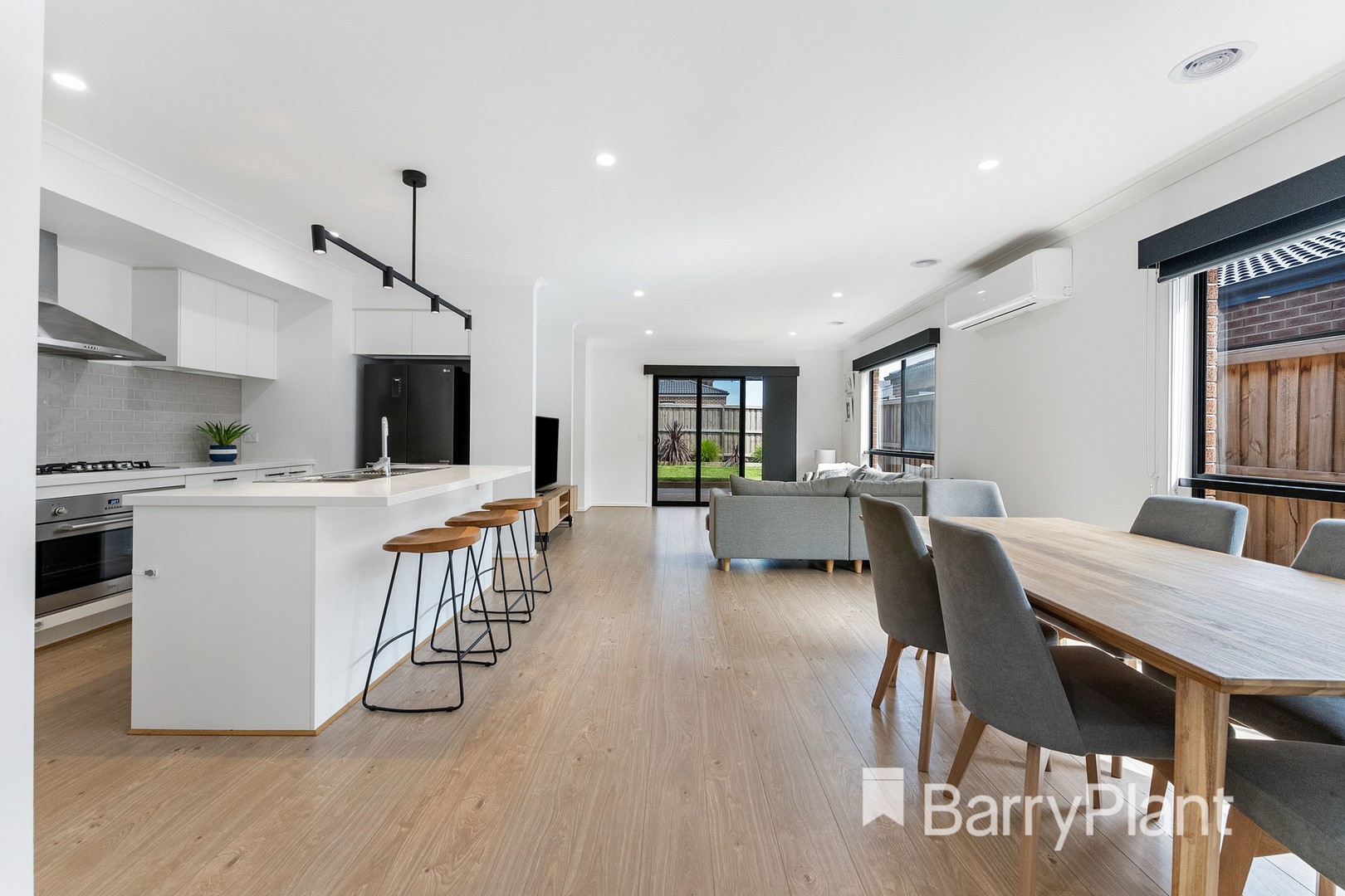 8 Stanmore Crescent, Wyndham Vale, VIC 3024, Wyndham Vale - Thumbnail 4