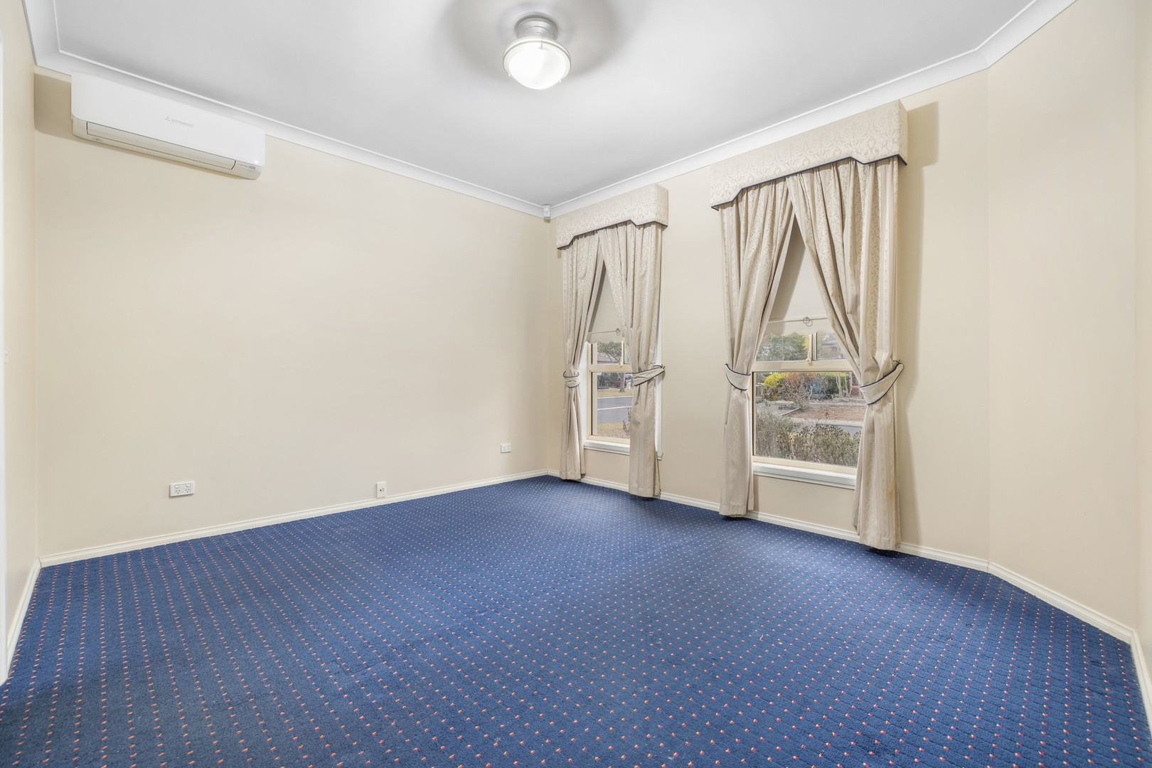8 Strathdon Place, Point Cook, VIC 3030, Point Cook - Thumbnail 3