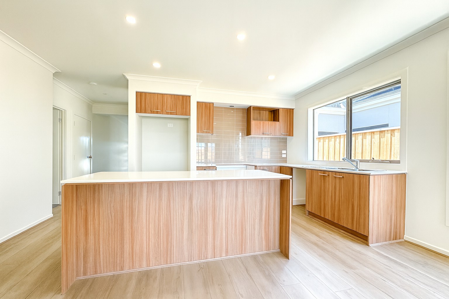 8 Succulent Street, Pakenham, VIC 3810 - Thumbnail 1 - 04/12/2025