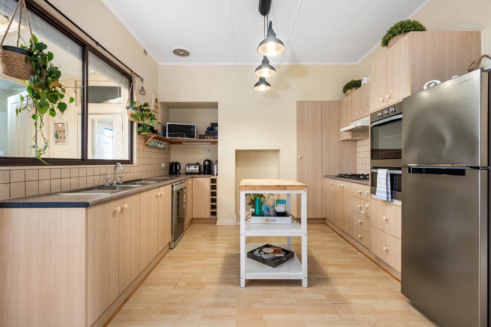 8 Sutherland Street, Geelong, VIC 3220 - Thumbnail 2 - 24/04/2025