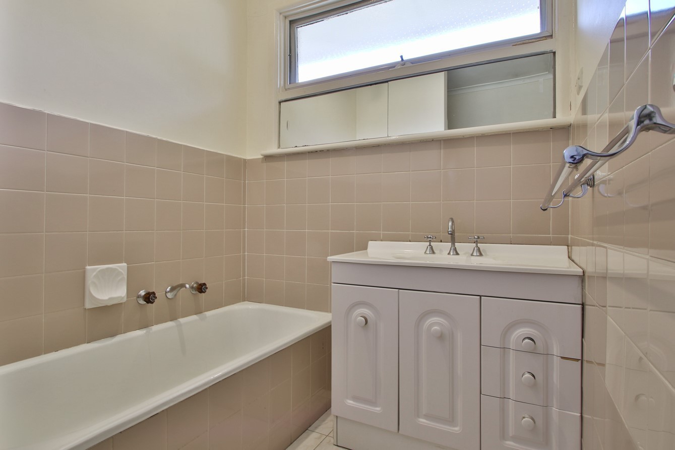 8 Tamarisk Avenue, Glen Waverley, VIC 3150, Glen Waverley - Thumbnail 3
