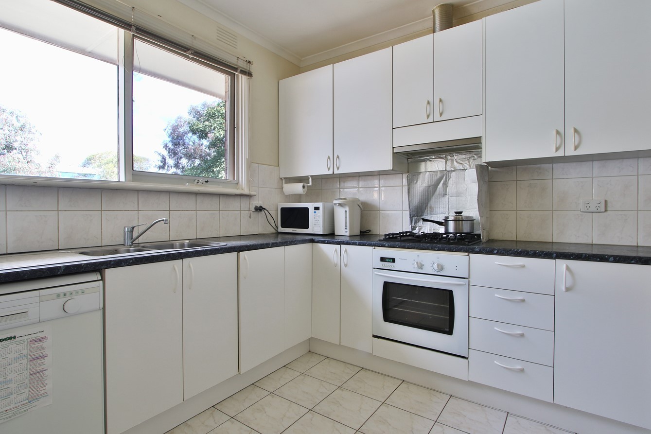 8 Tamarisk Avenue, Glen Waverley, VIC 3150, Glen Waverley - Thumbnail 4