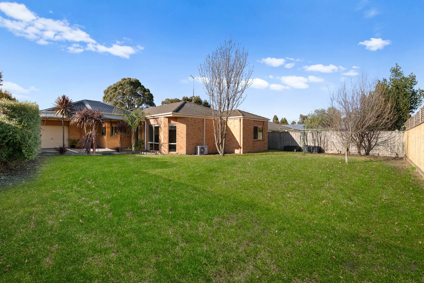 8 Tasman Way, Pakenham, VIC 3810, Pakenham - Thumbnail 2