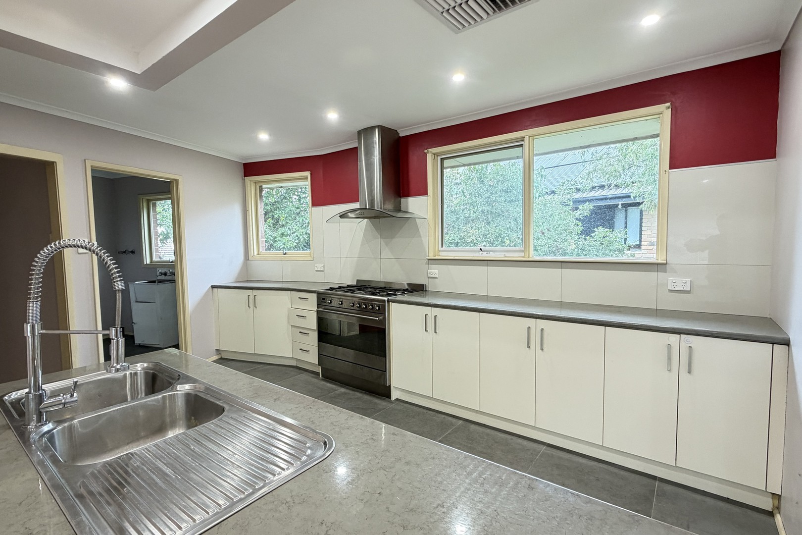 8 Teal Crescent, Lalor, VIC 3075 - Thumbnail 1 - 08/04/2026