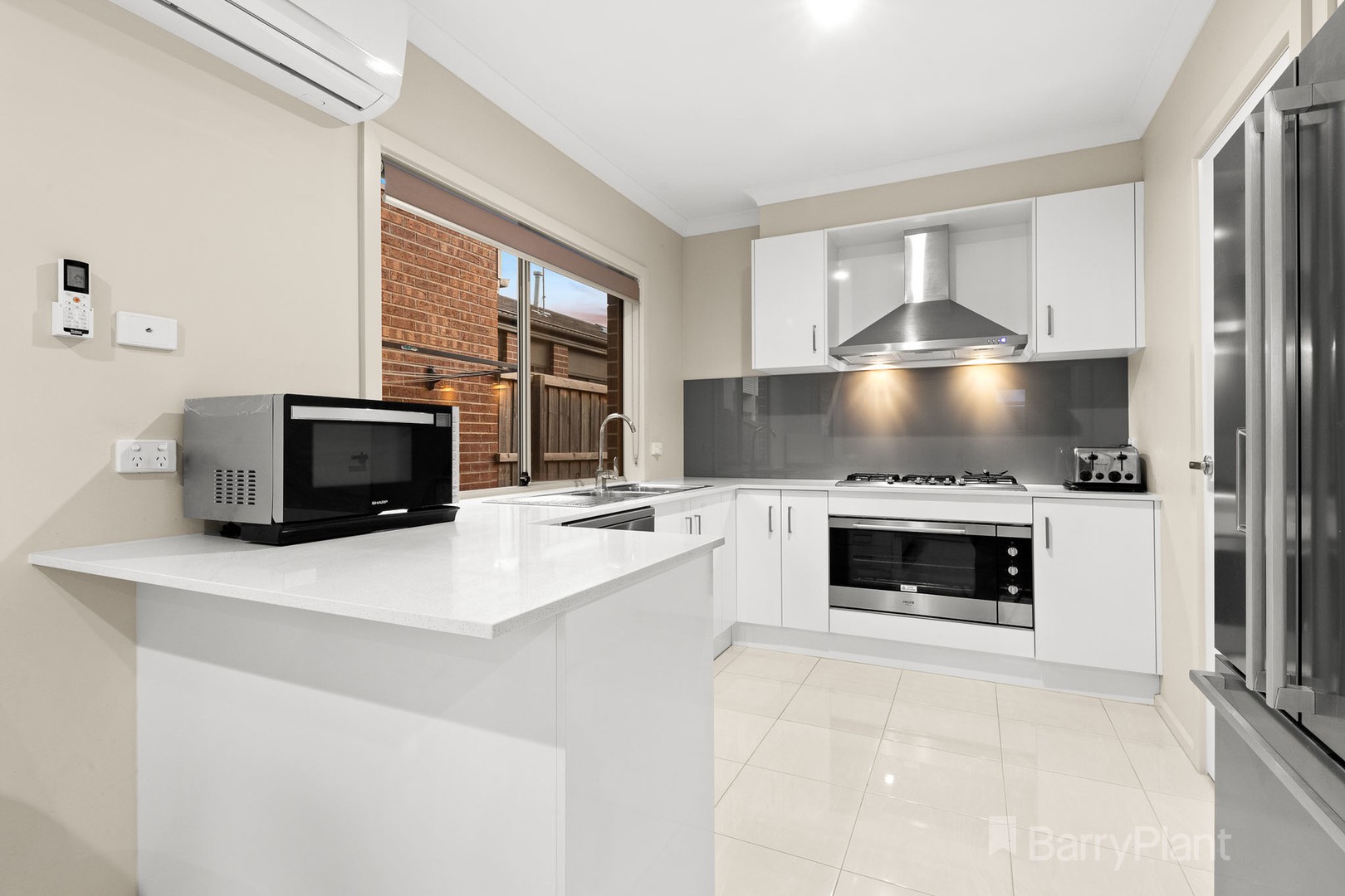 8 The Oaks Avenue, Pakenham, VIC 3810 - Thumbnail 2 - 03/08/2023